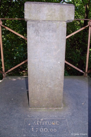 111.jpg 
373 x 560 compressed image 
(59,289 bytes)