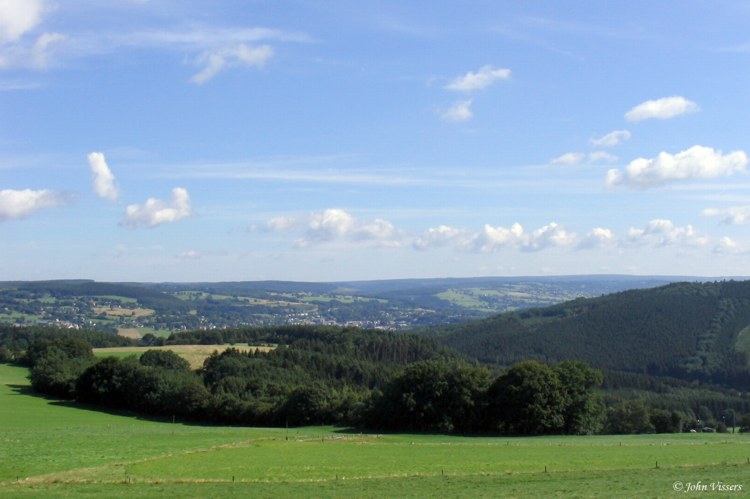 149.jpg 
750 x 499 compressed image 
(60,138 bytes)