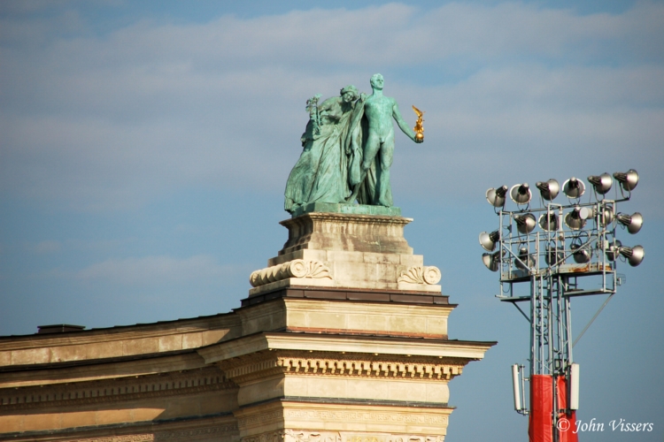 107.jpg 
750 x 500 JPEG-compressed image 
(257,131 bytes)