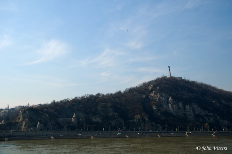 121.jpg 
750 x 498 JPEG-compressed image 
(206,878 bytes)