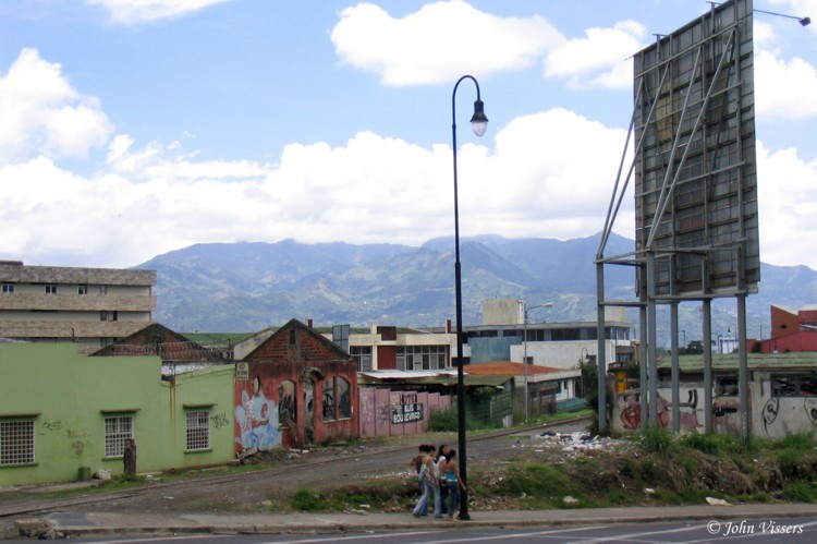 temp002.jpg 
750 x 499 compressed image 
(89,135 bytes)