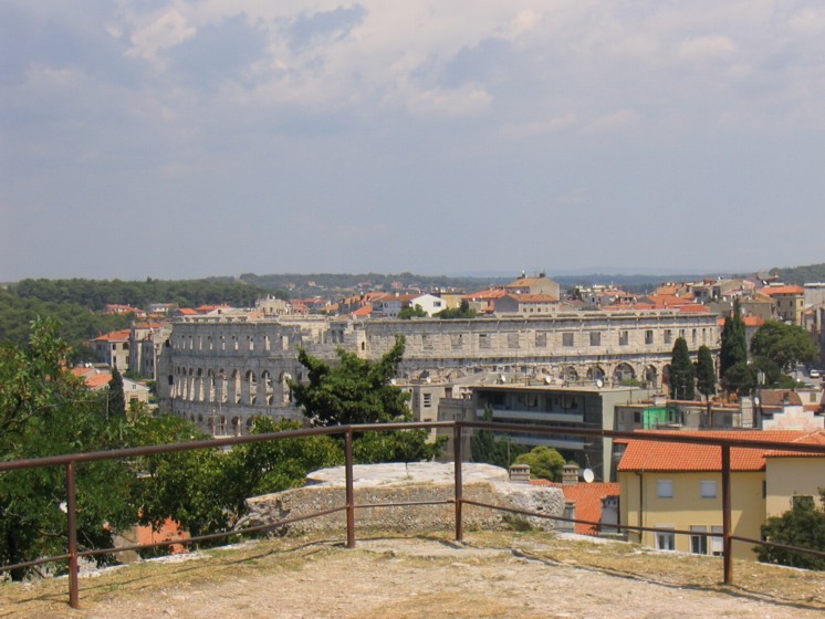 temp05.jpg 
746 x 560 compressed image 
(106,541 bytes)