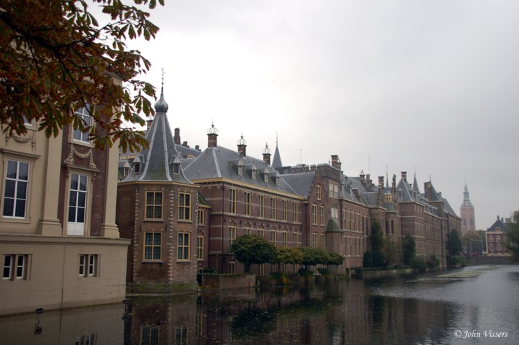 122.jpg 
750 x 498 compressed image 
(74,933 bytes)