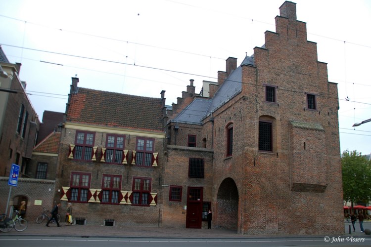 128.jpg 
750 x 500 compressed image 
(85,581 bytes)