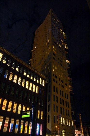 110.jpg 
372 x 560 compressed image 
(43,847 bytes)