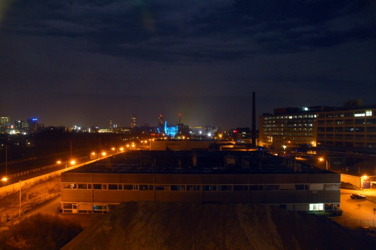 130.jpg 
750 x 498 compressed image 
(58,523 bytes)