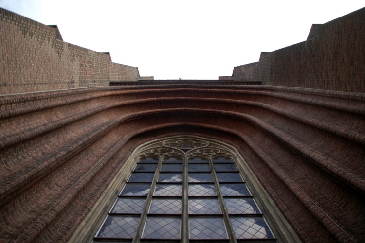 115.jpg 
750 x 500 compressed image 
(79,271 bytes)