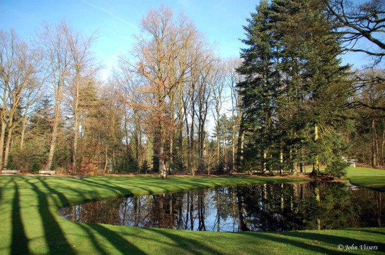121.jpg 
750 x 498 compressed image 
(145,574 bytes)