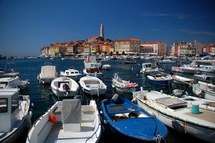 119.jpg 
750 x 498 compressed image 
(99,464 bytes)