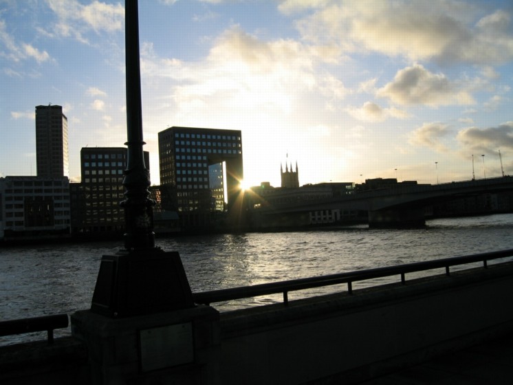 temp08.jpg 
746 x 560 compressed image 
(75,051 bytes)
