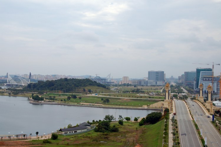 107.jpg 
750 x 500 compressed image 
(61,736 bytes)