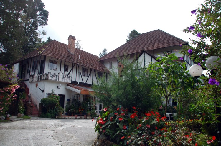 132.jpg 
750 x 498 compressed image 
(119,169 bytes)