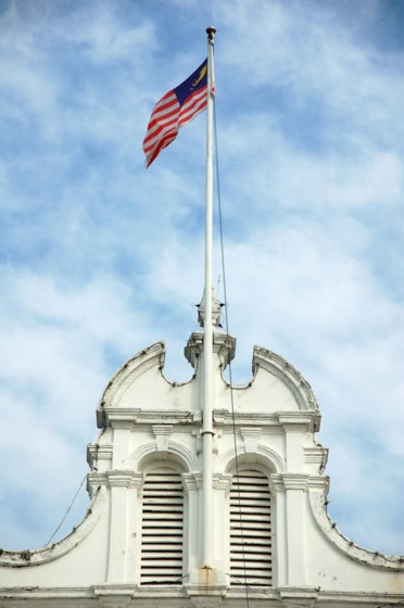 141.jpg 
372 x 560 compressed image 
(37,695 bytes)