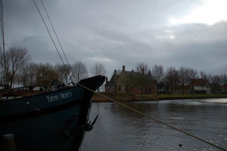 139.jpg 
750 x 499 compressed image 
(57,058 bytes)
