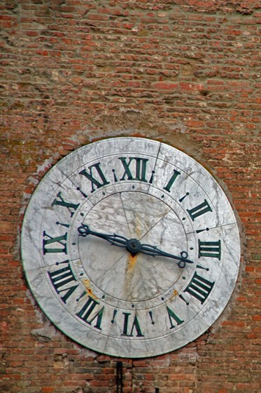 129.jpg 
373 x 560 compressed image 
(81,060 bytes)