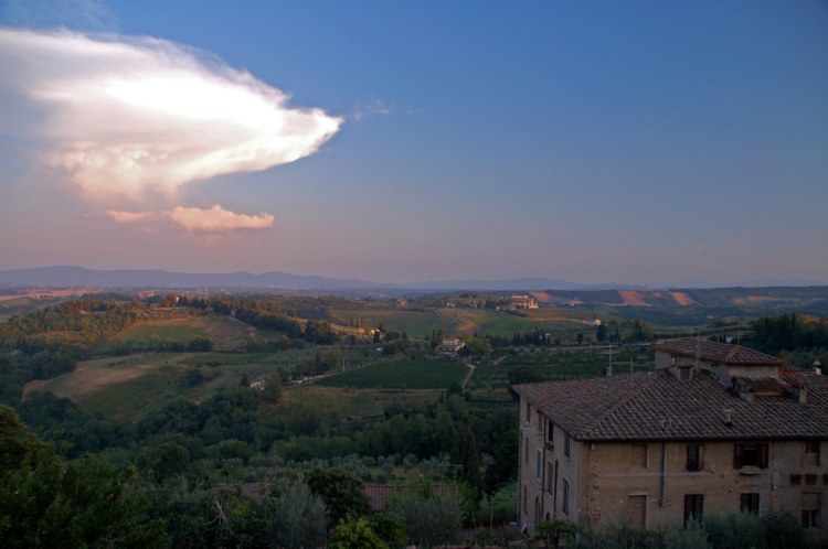 141.jpg 
750 x 498 compressed image 
(56,309 bytes)