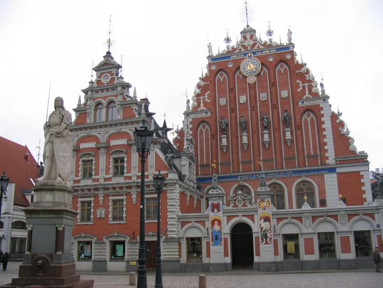 temp02.jpg 
746 x 560 compressed image 
(102,839 bytes)