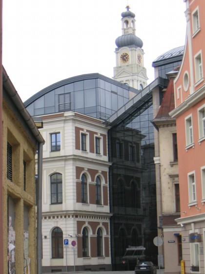 temp13.jpg 
420 x 560 compressed image 
(58,522 bytes)