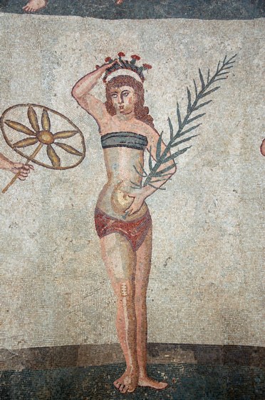 139.jpg 
372 x 560 compressed image 
(85,614 bytes)