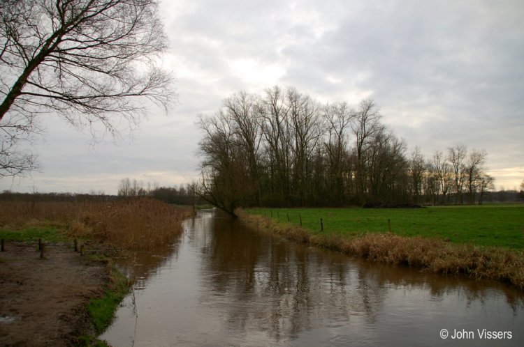 127.jpg 
750 x 498 compressed image 
(74,461 bytes)