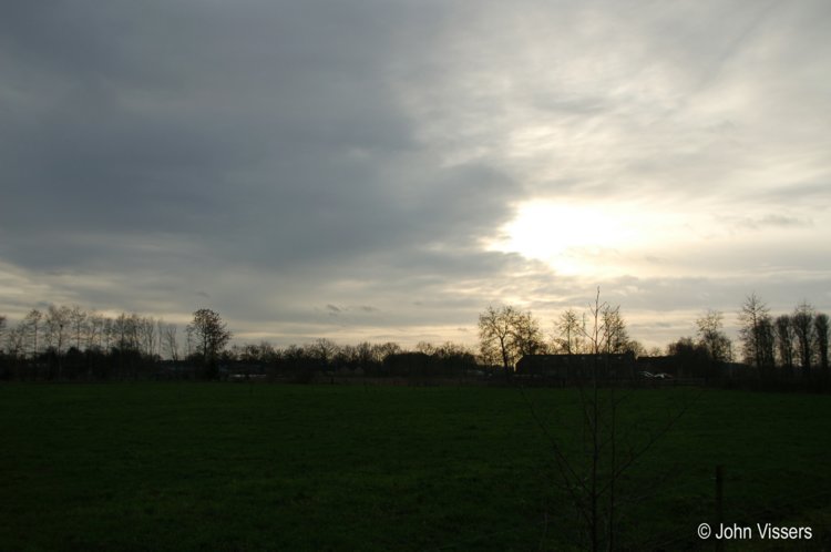 132.jpg 
750 x 498 compressed image 
(36,588 bytes)