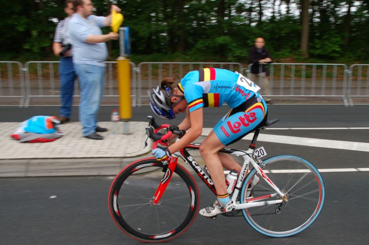 106.jpg 
750 x 499 compressed image 
(89,884 bytes)