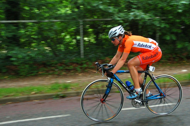 120.jpg 
750 x 499 compressed image 
(94,499 bytes)
