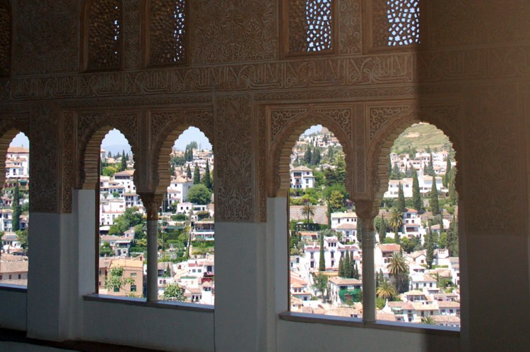 140.jpg 
750 x 499 compressed image 
(96,658 bytes)